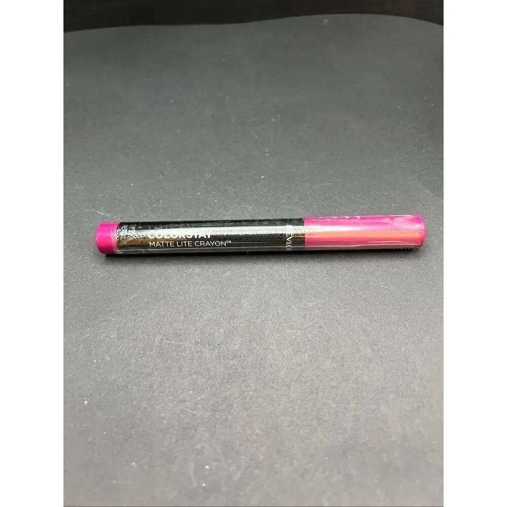 New Sealed Revlon Colorstay Matte Lite Crayon 005 Sky High